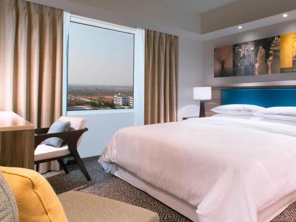 Sheraton Hyderabad Hotel : photo 3 de la chambre studio apartment-king bed