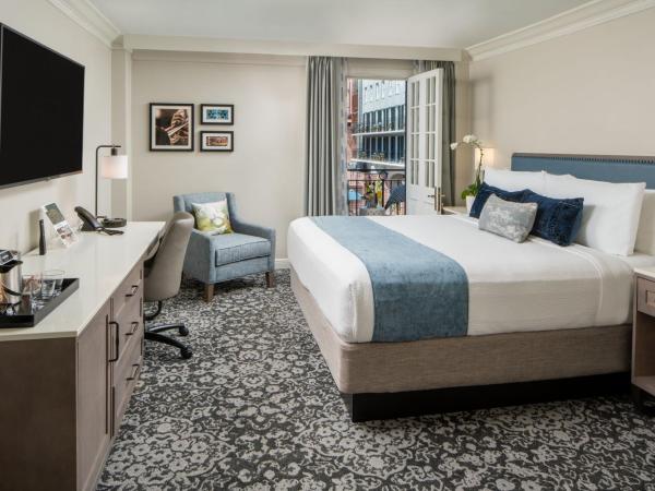 Four Points by Sheraton French Quarter : photo 1 de la chambre chambre deluxe avec 1 lit king-size et balcon - vue sur cour