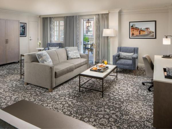 Four Points by Sheraton French Quarter : photo 2 de la chambre suite junior avec balcon et 1 lit king-size - vue sur rue bourbon