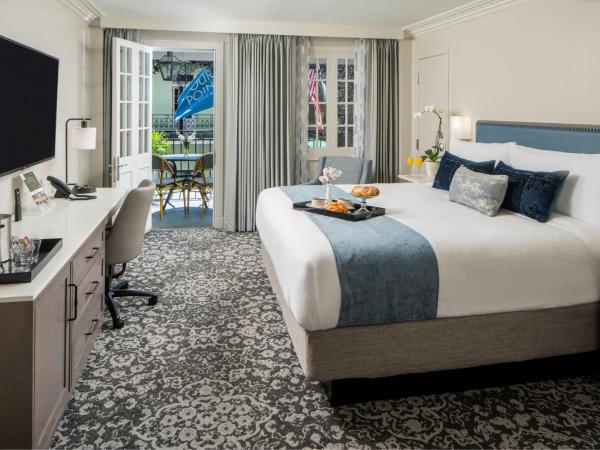 Four Points by Sheraton French Quarter : photo 1 de la chambre chambre deluxe avec 1 lit king-size et balcon - vue sur rue de toulouse