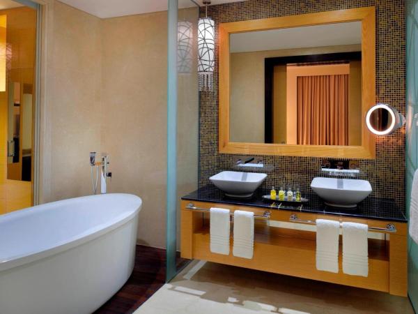 Marriott Hotel Al Jaddaf, Dubai : photo 3 de la chambre executive suite – lounge access with complimentary drinks and light buffet 6-8pm daily + breakfast buffet