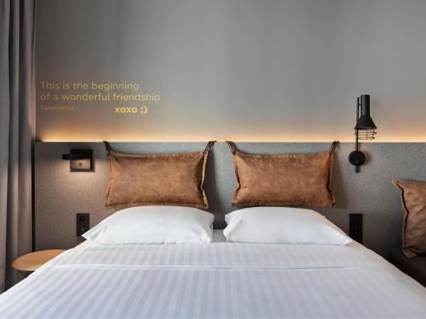 Moxy Szczecin City : photo 4 de la chambre chambre lit queen-size - vue sur ville