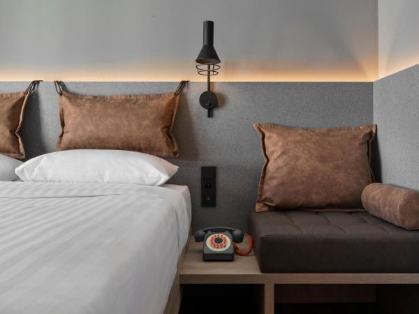 Moxy Szczecin City : photo 5 de la chambre chambre lit queen-size - vue sur ville