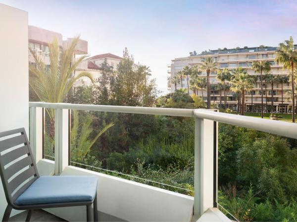 JW Marriott Cannes : photo 10 de la chambre chambre deluxe - vue sur jardin