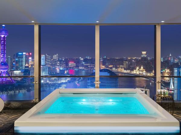 W Shanghai - The Bund : photo 4 de la chambre suite lit king-size 1 chambre avec bain à remous