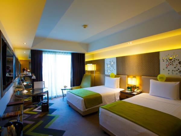 Courtyard by Marriott Agra : photo 4 de la chambre twin room with pool view with 15% discount on food, beverages and spa