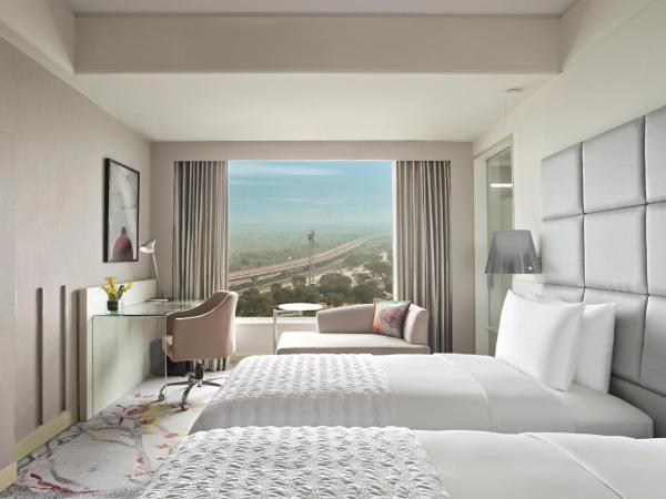 Le Meridien Gurgaon, Delhi NCR : photo 4 de la chambre single room with aravalli view, twin bed  , late check-out by 1300 hours and early check-in by 1400 hours, 15% discount on f&b