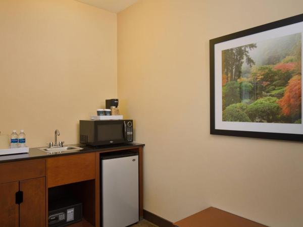 Four Points by Sheraton Portland East : photo 4 de la chambre executive queen suite, 1 bedroom executive suite