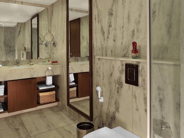 Four Points by Sheraton Hotel and Serviced Apartments Pune : photo 3 de la chambre deluxe room king bed with city or pool view