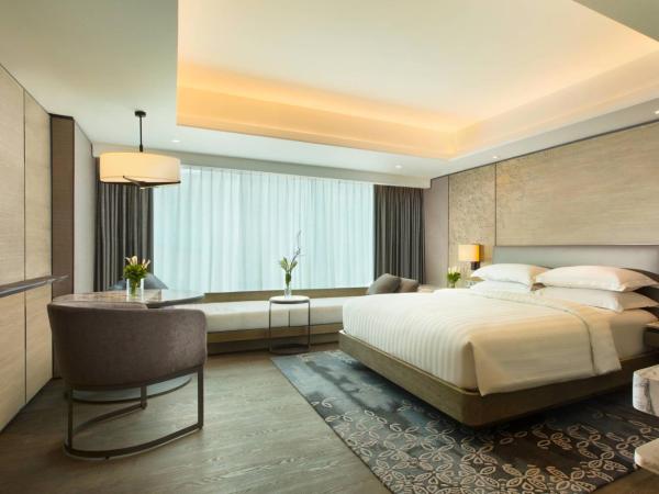 Yogyakarta Marriott Hotel : photo 1 de la chambre chambre lit king-size - vue sur ville