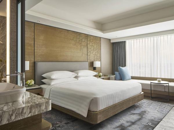 Yogyakarta Marriott Hotel : photo 2 de la chambre chambre lit king-size - vue sur ville