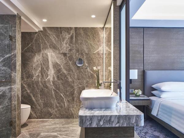 Yogyakarta Marriott Hotel : photo 5 de la chambre chambre lit king-size - vue sur ville