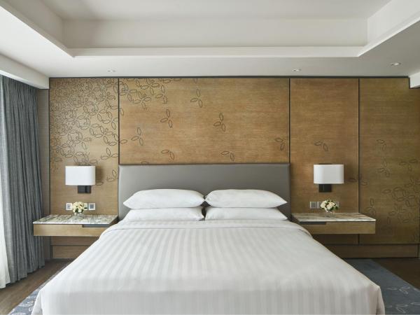 Yogyakarta Marriott Hotel : photo 4 de la chambre m club lounge access, 1 bed room executive suite, 1 king, pool view