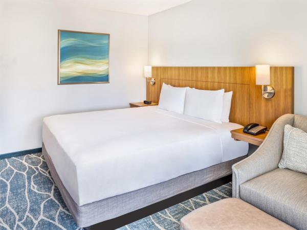 Hyatt Place Waikiki Beach : photo 7 de la chambre chambre lit king-size familiale avec canapé-lit - vue sur montagne