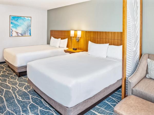 Hyatt Place Waikiki Beach : photo 9 de la chambre chambre avec 2 lits queen-size et canapé-lit - vue sur océan