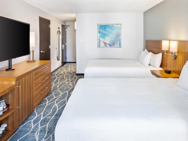 Hyatt Place Waikiki Beach : photo 8 de la chambre chambre avec 2 lits queen-size et canapé-lit - vue sur océan