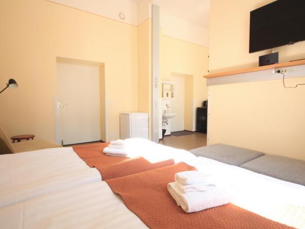 Forenom Hostel Röykkä : photo 8 de la chambre chambre quadruple