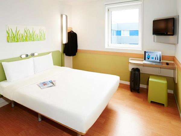 ibis budget Hamburg City : photo 3 de la chambre chambre double avec lit queen-size