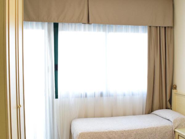 Hotel Carlton : photo 8 de la chambre chambre double ou lits jumeaux - vue sur mer