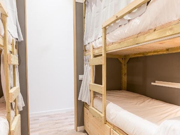 Ant Hostel Barcelona : photo 1 de la chambre lit dans dortoir mixte de 4 lits avec salle de bains privée