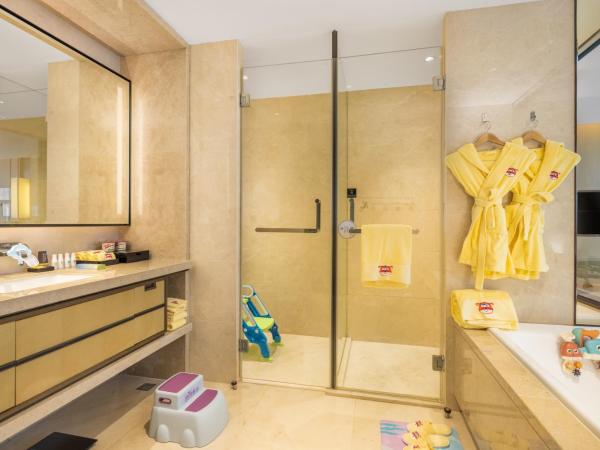 Chengdu Marriott Hotel Financial Centre : photo 4 de la chambre family room with two twin beds and twin towers view