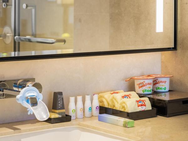 Chengdu Marriott Hotel Financial Centre : photo 5 de la chambre family room with two twin beds and twin towers view