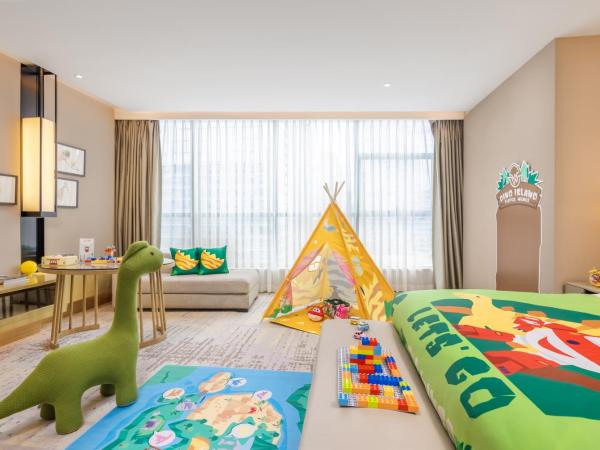 Chengdu Marriott Hotel Financial Centre : photo 7 de la chambre family room with king bed and twin towers view