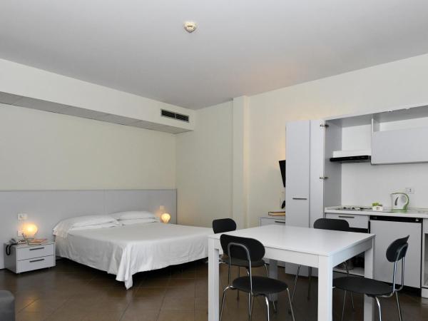 Hotel Eden : photo 5 de la chambre studio avec balcon, accès à la plage et parking