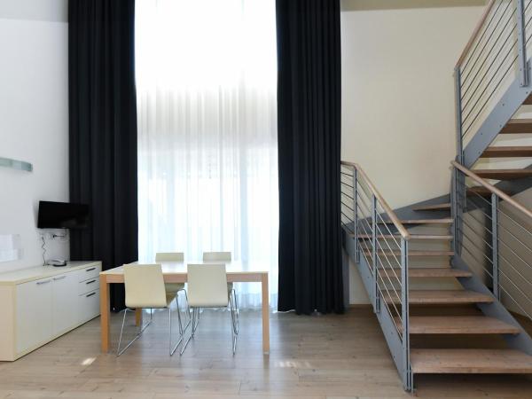 Hotel Eden : photo 9 de la chambre duplex avec terrasse, accès à la plage et parking