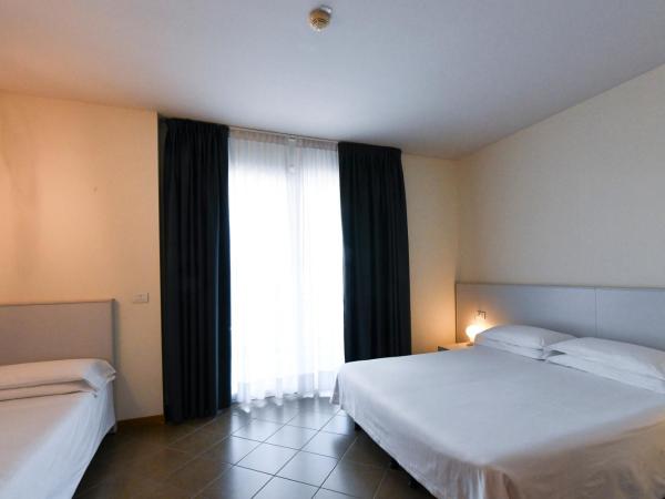 Hotel Eden : photo 9 de la chambre studio avec balcon, accès à la plage et parking