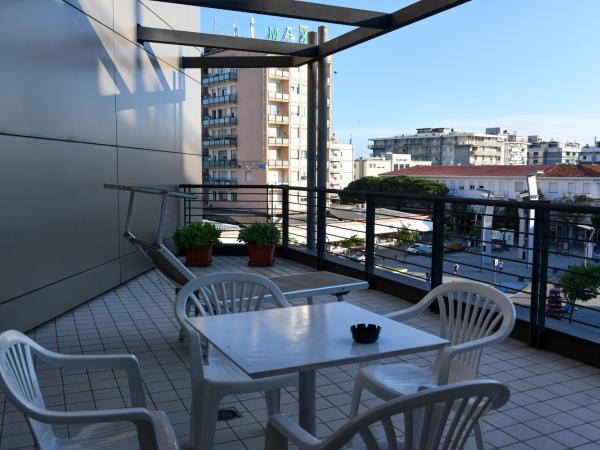 Hotel Eden : photo 3 de la chambre appartement 1 chambre avec terrasse, accès à la plage et parking