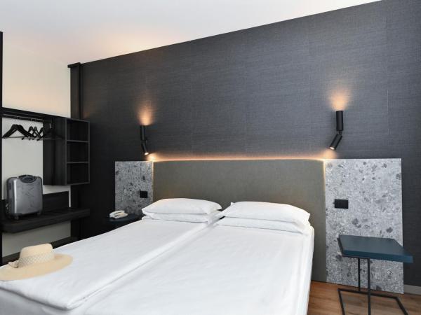 Hotel Eden : photo 9 de la chambre chambre double ou lits jumeaux supérieure