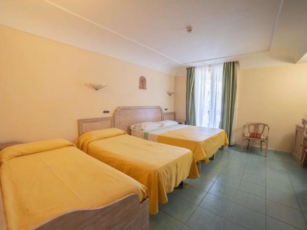 Hotel Royal Terme : photo 8 de la chambre chambre triple - vue sur la piscine