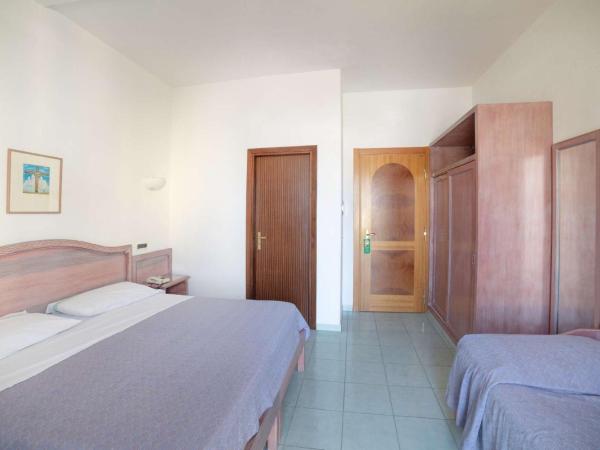 Hotel Royal Terme : photo 6 de la chambre chambre triple - vue sur la piscine