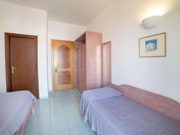 Hotel Royal Terme : photo 3 de la chambre chambre triple - vue sur la piscine