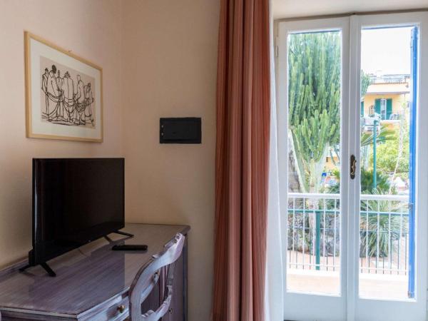 Hotel Royal Terme : photo 2 de la chambre chambre triple - vue sur la piscine