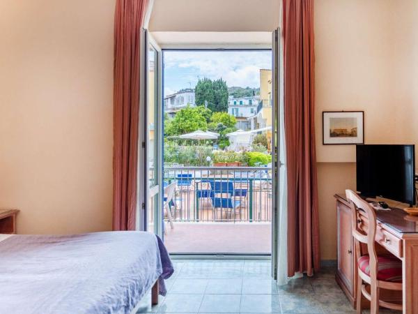 Hotel Royal Terme : photo 6 de la chambre chambre double ou lits jumeaux supérieure - vue sur piscine