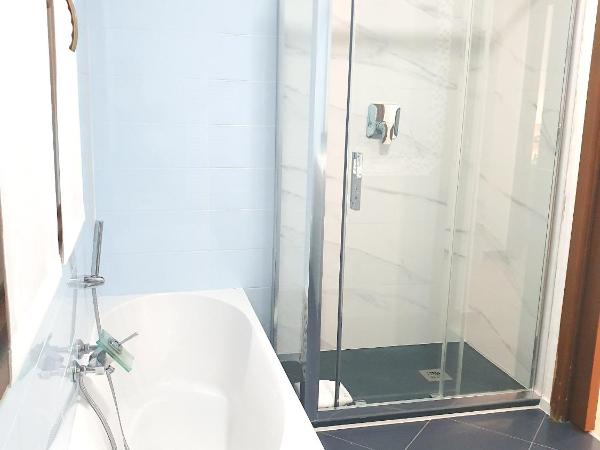 RipamontiBnB : photo 5 de la chambre chambre double ou lits jumeaux avec salle de bains privative