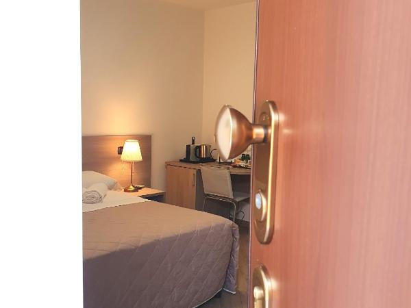 RipamontiBnB : photo 2 de la chambre chambre double ou lits jumeaux avec salle de bains privative