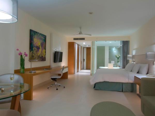 Krystal Grand Puerto Vallarta - All Inclusive : photo 2 de la chambre suite junior lit king-size avec jacuzzi