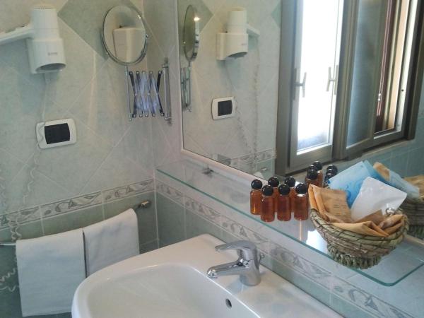 Jonic Hotel Mazzarò : photo 5 de la chambre chambre double - vue sur jardin