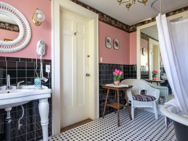 Chestnut Inn : photo 5 de la chambre chambre lit king-size