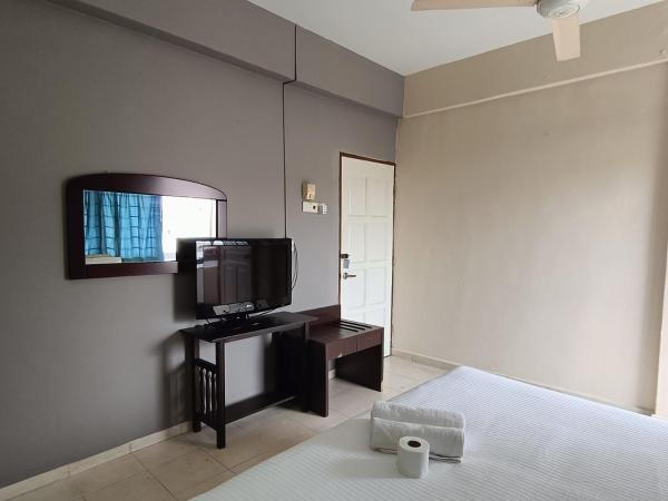 Kota Lodge : photo 7 de la chambre chambre lit king-size avec balcon
