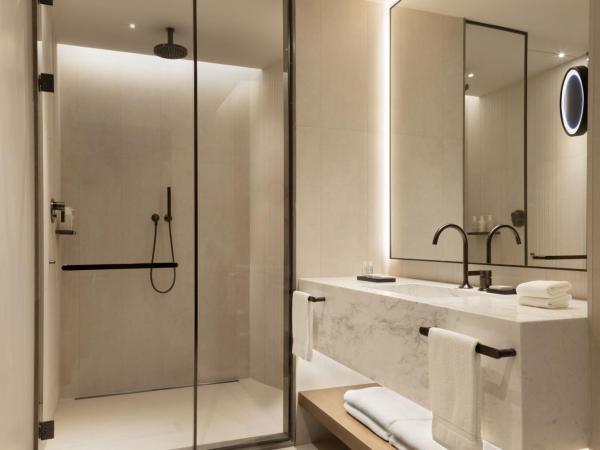 JW Marriott Hotel Madrid : photo 10 de la chambre chambre lit king-size d'angle premium deluxe - vue sur ville