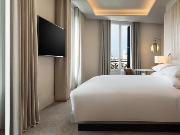 JW Marriott Hotel Madrid : photo 1 de la chambre chambre lit king-size d'angle premium deluxe - vue sur ville