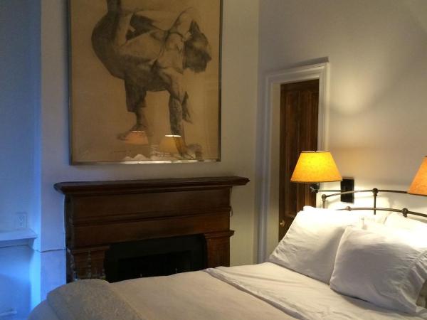 Incentra Village Hotel : photo 1 de la chambre studio surrey avec grand lit