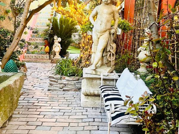 la Romana Luxe et sérénité au coeur de Saint-Tropez Suites spacieuses avec jardin enchanteur : photo 9 de la chambre studio lit king-size avec canapé-lit