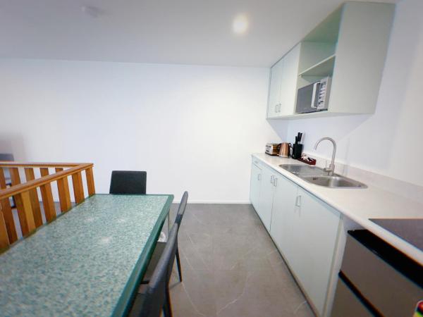 Brylin Motel : photo 7 de la chambre two-story two-bedroom apartment with spa bath