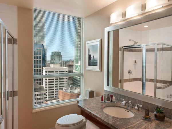 Vancouver Marriott Pinnacle Downtown Hotel : photo 2 de la chambre chambre lit king-size - vue sur ville