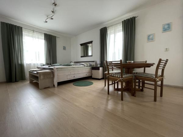 Villa Anzio : photo 9 de la chambre chambre familiale avec salle de bains privative